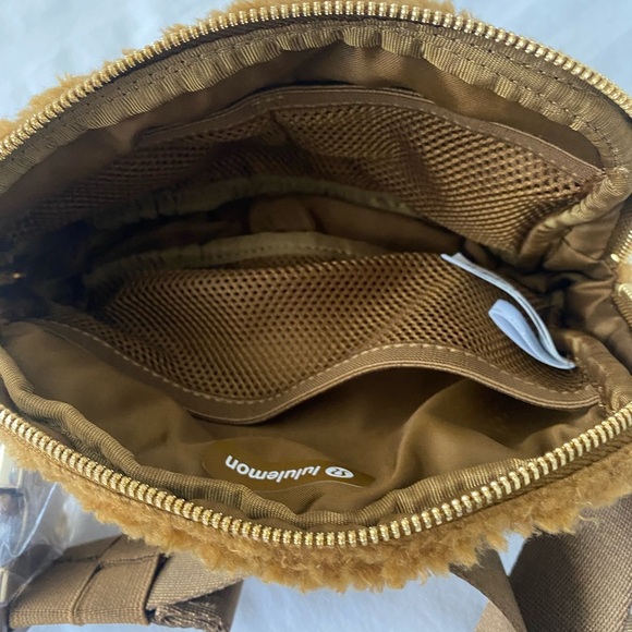 Lululemon everywhere belt bag Sherpa\fleece in camel : tan : brown - Picture 5 of 14